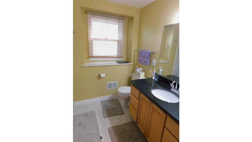 Fullbathroom - 1934 River Park Ct