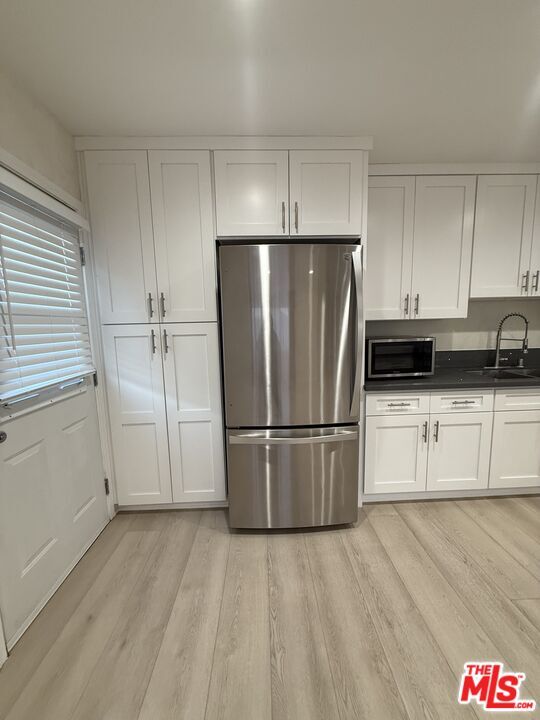 Building Photo - 10745 Saticoy St