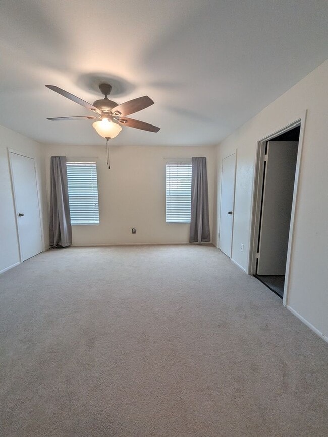 Building Photo - 976 Sunmeadow Dr