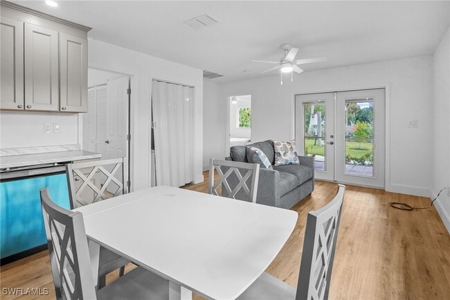 Building Photo - 1046 Periwinkle Way
