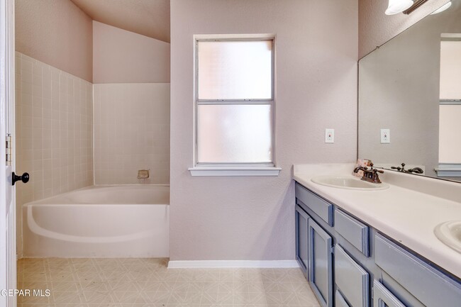 Building Photo - 12209 Chato Villa Dr