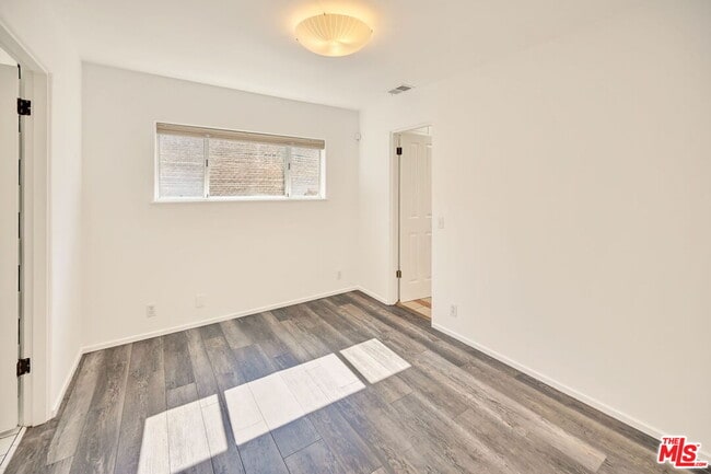 Building Photo - 655 Brooks Ave