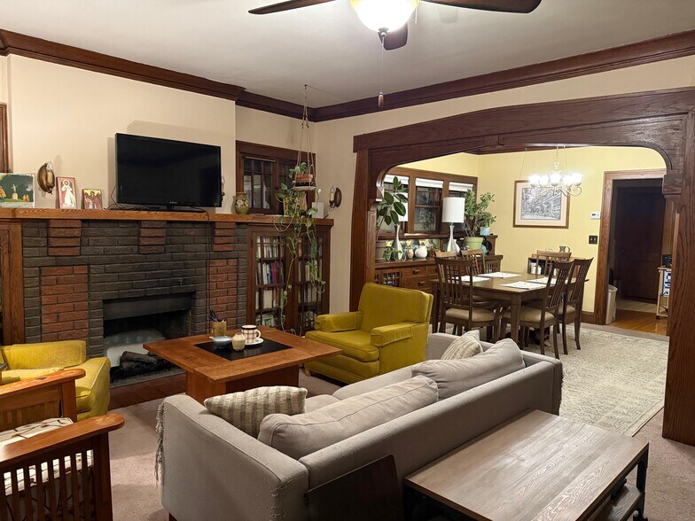 Primary Photo - 1895 Portland Ave