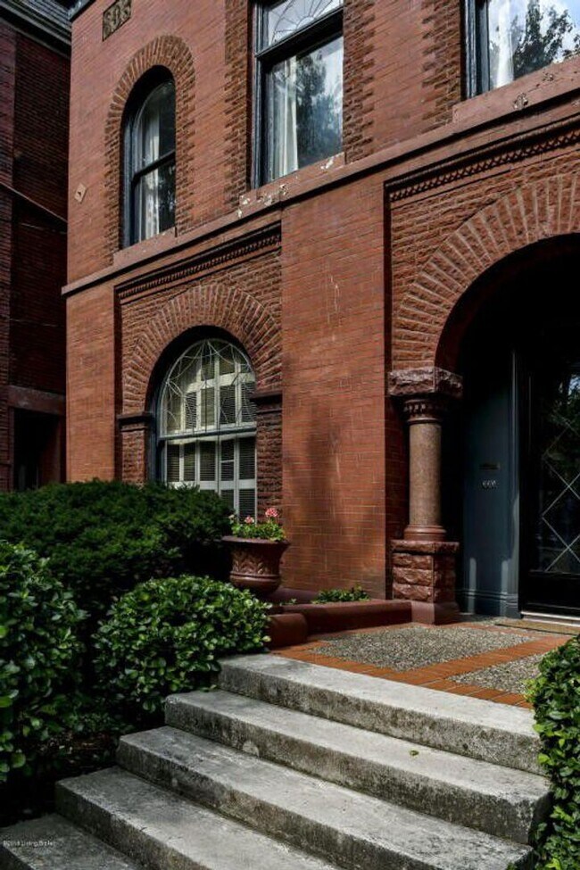 Building Photo - 1454