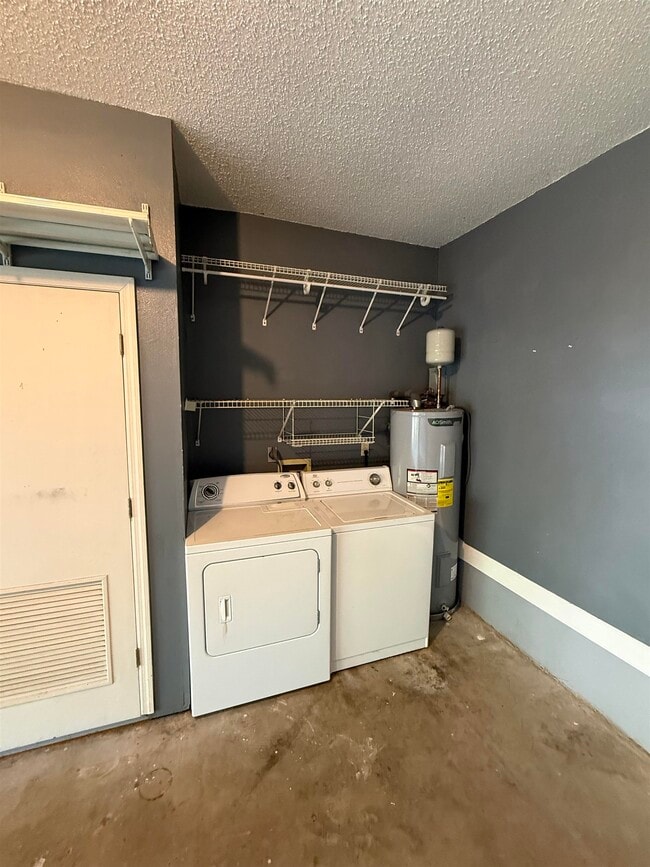 Building Photo - 4305 Snoopy Ln