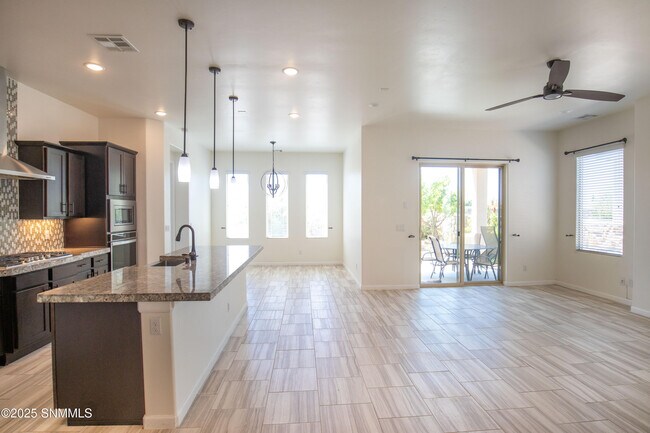 Building Photo - 3718 Golden Echo Lp
