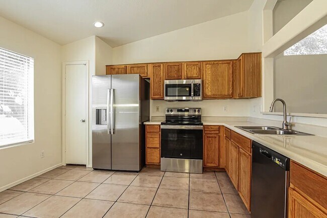 Building Photo - 8418 W Monterey Way