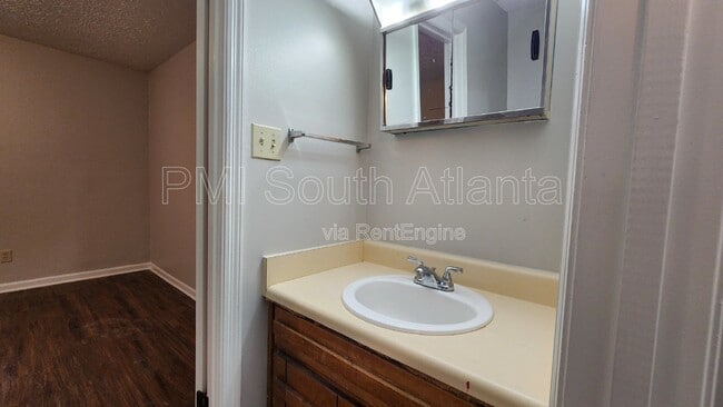 Building Photo - 634 Morton Ct