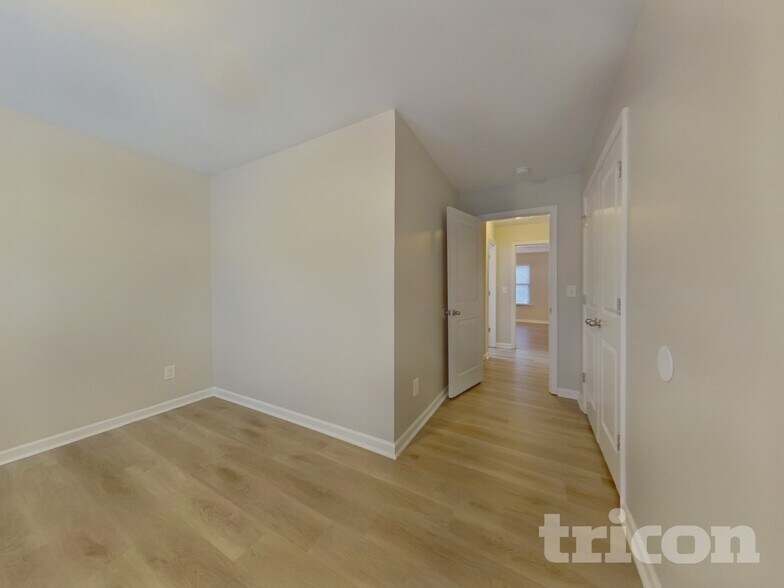 Building Photo - 3333 Lowland Dr