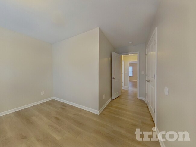 Building Photo - 3333 Lowland Dr