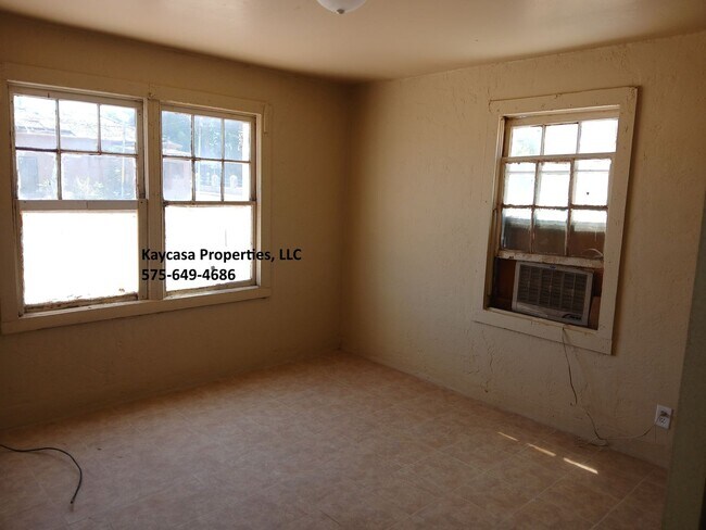 Building Photo - 1 Bedroom House Near Downtown