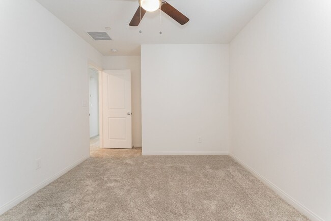 Building Photo - Fairly New Gorgeous SMART House!