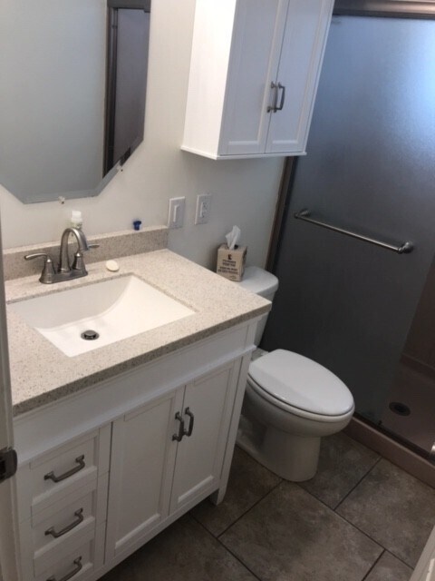 Building Photo - Newly Renovated Home! Charming Neighborhoo...
