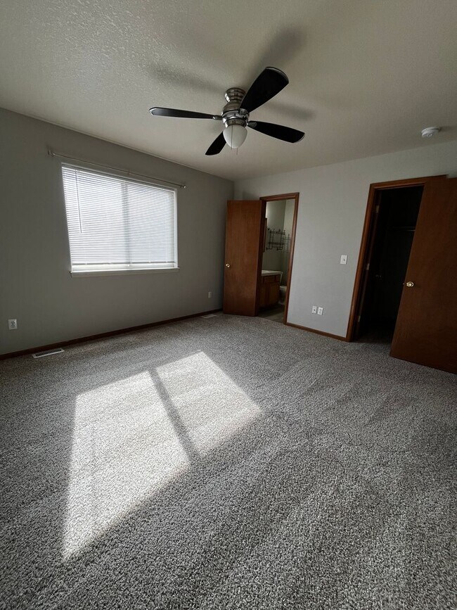 Building Photo - 3 Bedroom 2 Bath Ranch Style Home in Loveland