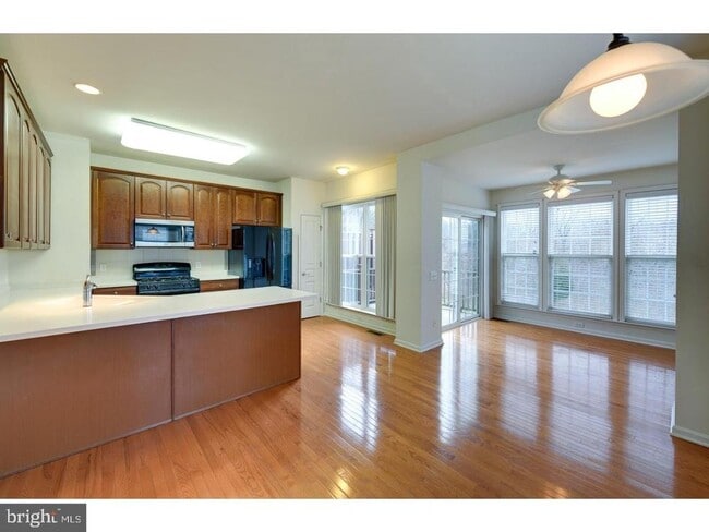 Building Photo - 256 Hudson Dr