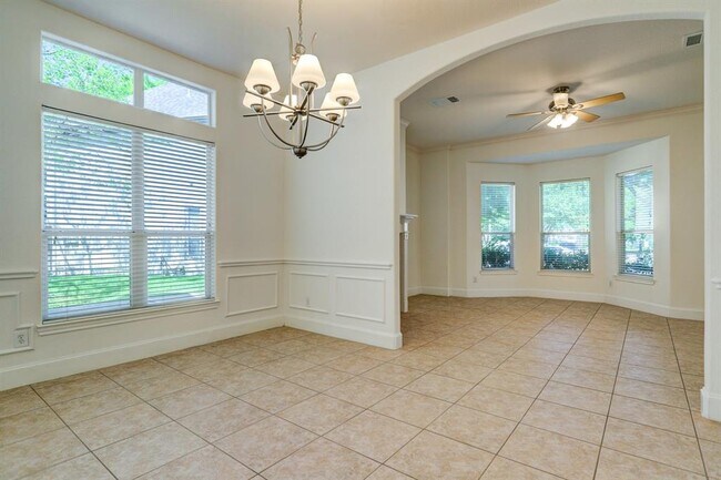 Building Photo - 11126 Sherwood Garden Dr
