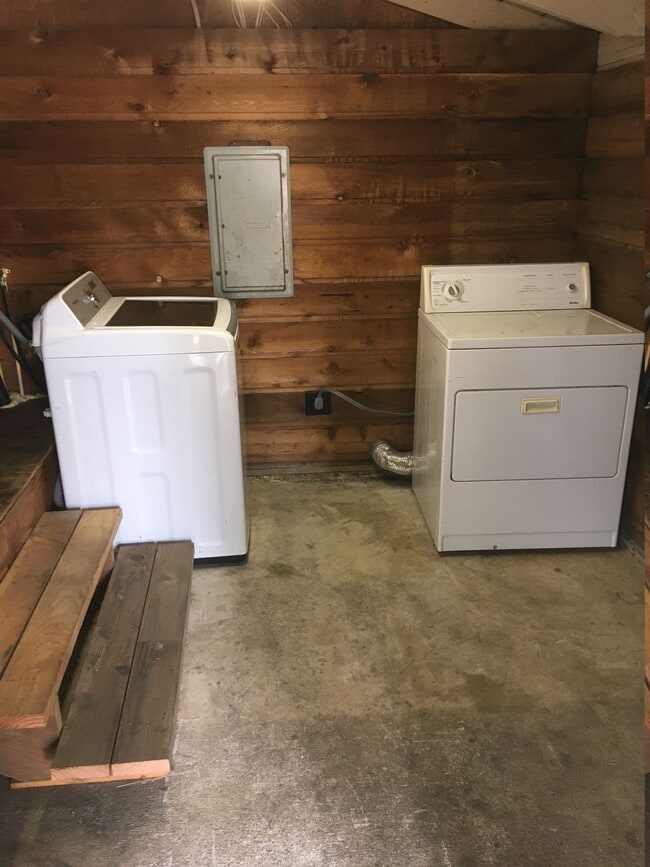 Building Photo - 1941 28th Pl