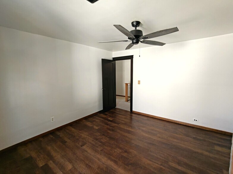 UPSTAIRS BEDROOM2b - 1011 E Grand Ave