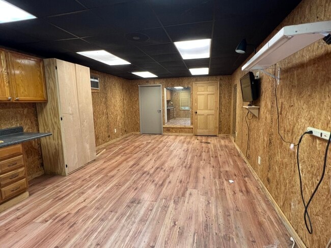 Building Photo - 631 Carlton Dr