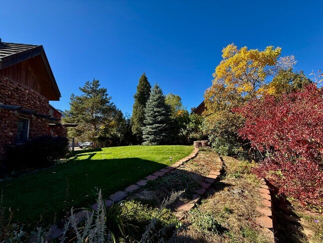 Building Photo - Historic Manitou Springs Home for Rent – M...