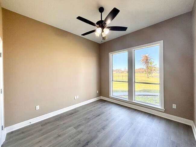 Building Photo - Stunning 5-Bedroom Home with Breathtaking Lake & Golf Course Views – Pelican Point Subdivision