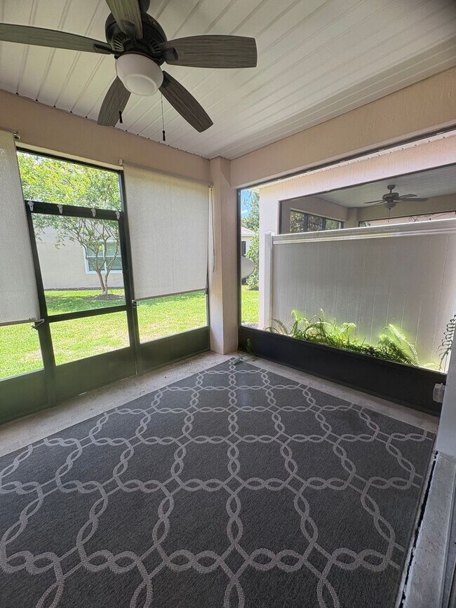 Building Photo - Cambridge at Oakleaf Townhome (3 bedrooms/2.5 baths)