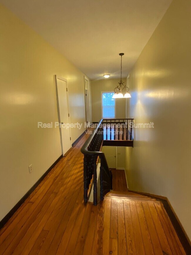 Building Photo - 817 Grayson Ave