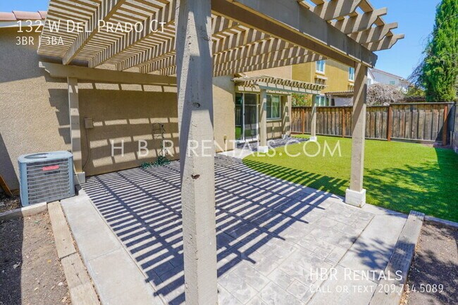 Building Photo - 132 W Del Prado Ct