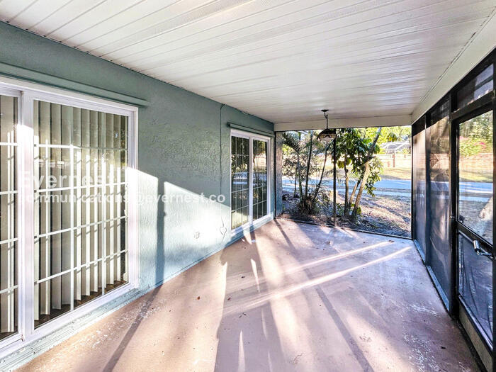 Building Photo - 1301 Gulfview Woods Ln