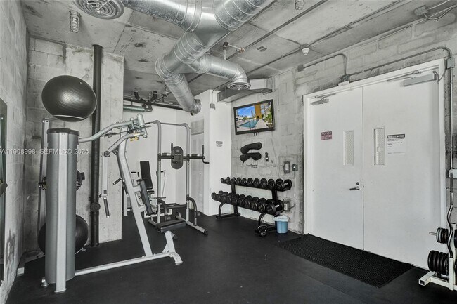 Building Photo - 444 NE 30th St