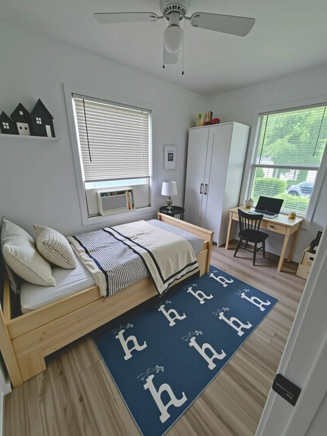 Building Photo - Charming 2 Bed / 1 Bath Duplex with big shared Backyard