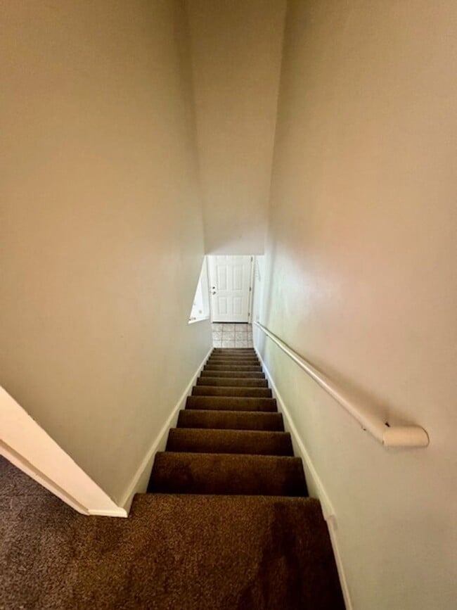 Building Photo - 2 Bedrooms 1 Bathroom-Pet Friendly