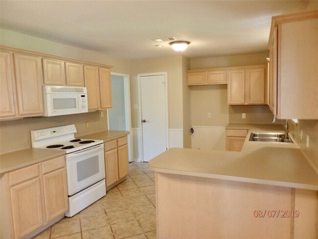 Building Photo - 2109 Riverside Dr