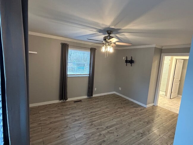 Building Photo - 475 W Kanawha Ave