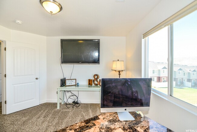 Building Photo - 15030 Gallant Dr