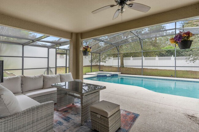 Building Photo - Large Beautiful Legacy Park Villa: 5BR, Pool & Near Disney