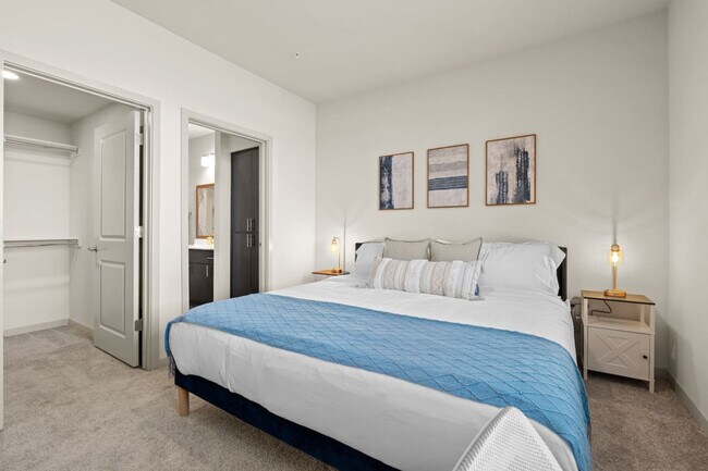 Building Photo - 711 W Broadway Rd