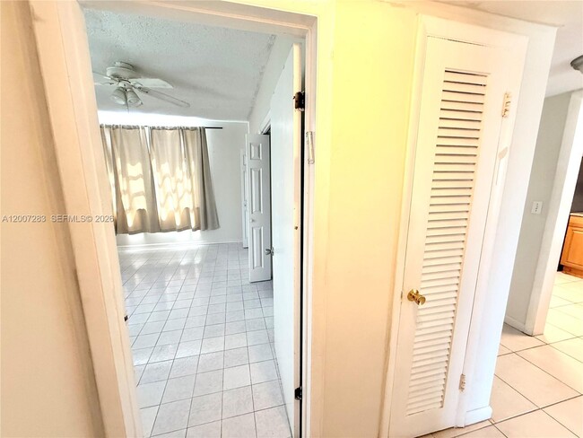 Building Photo - 1591 NE Miami Gardens Dr
