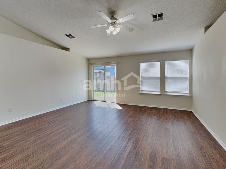 Building Photo - 3008 Woodbridge St