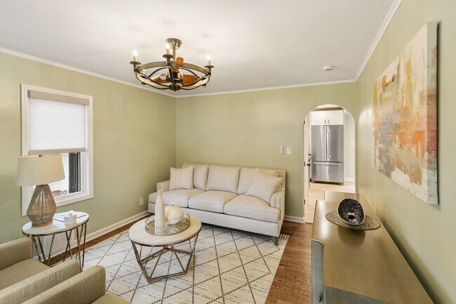 Building Photo - 635 E Prairie Ave