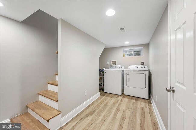 Building Photo - 137 Vassar St