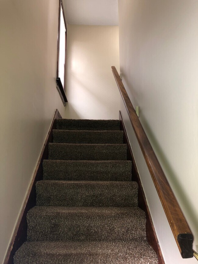 Building Photo - 3406 Robinwood Dr