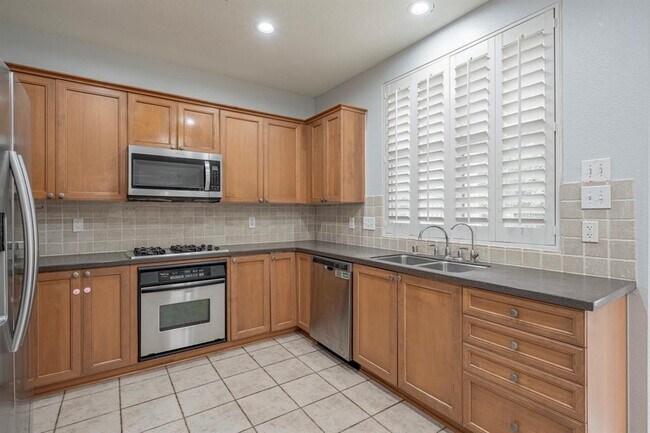 Building Photo - 203 W Sundance Cir