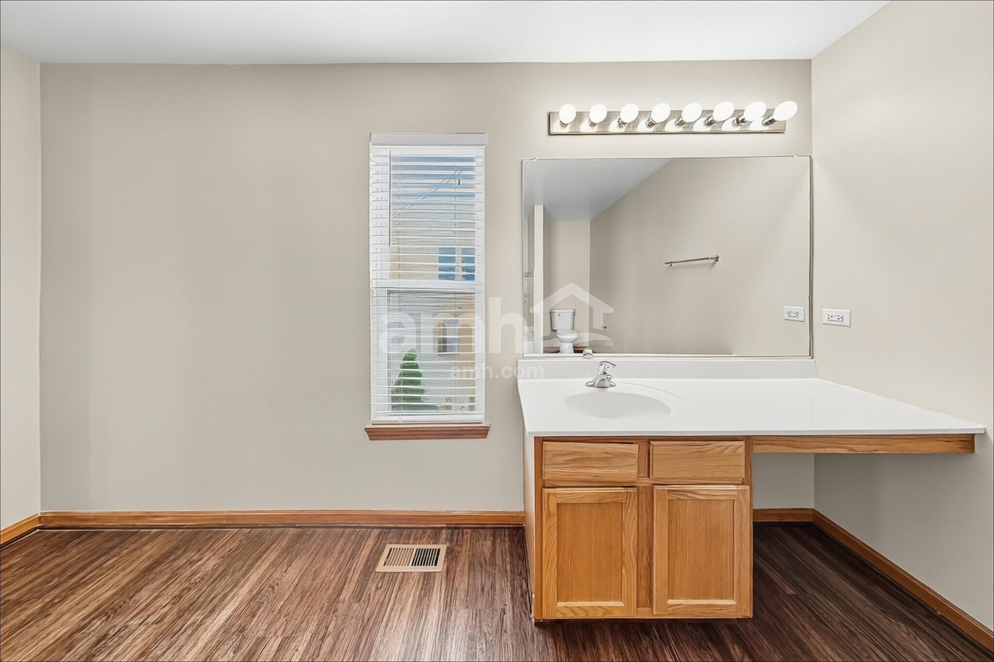 Building Photo - 3229 Kenilworth Ln