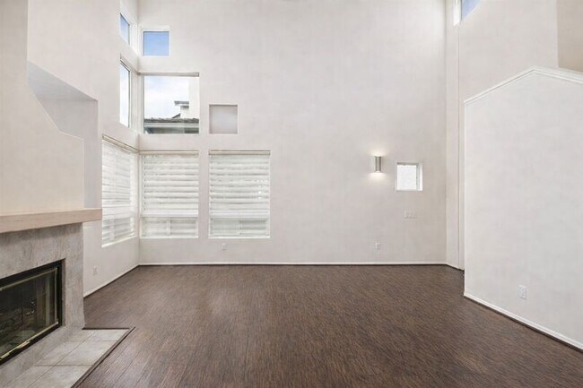 Building Photo - 908 S Lone Pine Ln