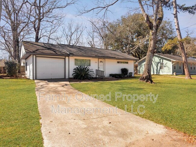 Building Photo - 5809 Chaucer Dr