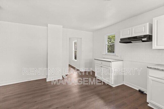 Building Photo - 601 78th St S
