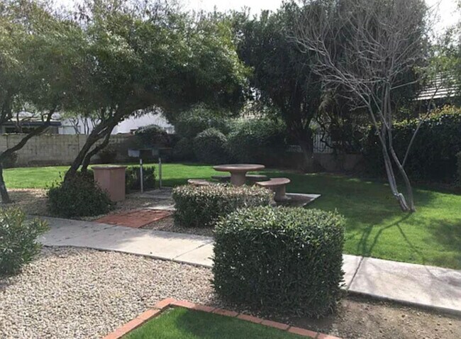 Building Photo - 15822 N 5th Ave