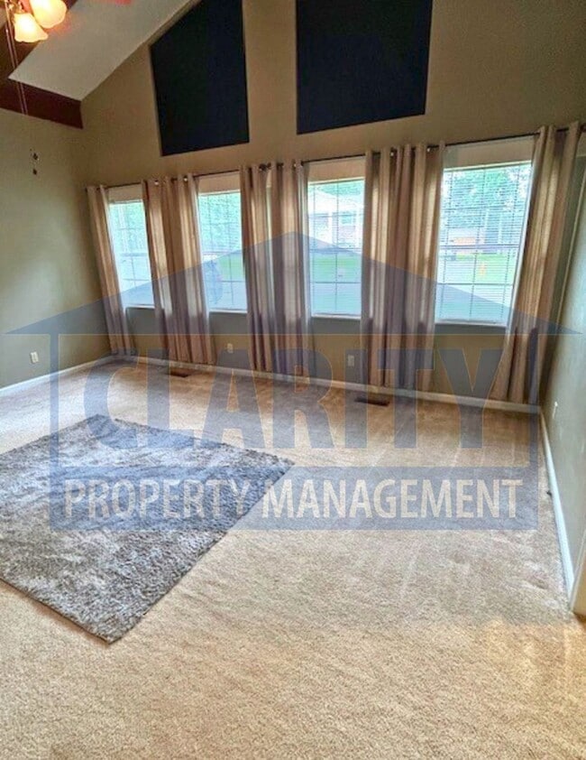 Building Photo - Great one level home with double garage!