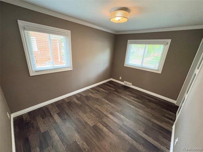 Building Photo - 1341 Catalpa Dr
